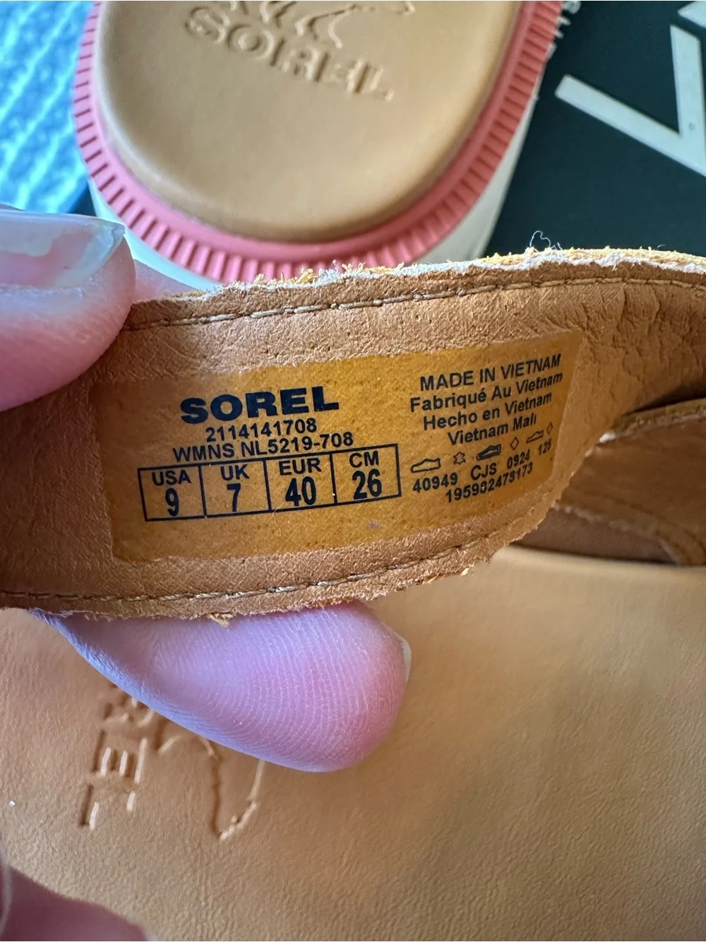 NWT Sorel Kinetic Impact Y-Strap Leather Sandals Tan Brown Pink Size 9